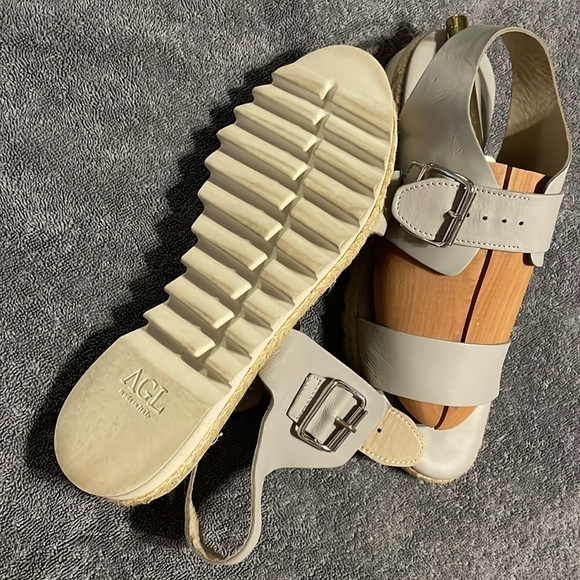 AGL - Attilio Giusti Leombruni Sandals, GRAY, buckle ankle. Size 37.5 / US 7 - Picture 2 of 8